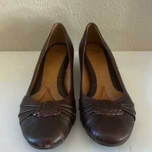 Nurture women’s brown wedge heel size 9 in brown